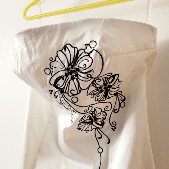 Women's White Strapless Summer Dress - Picture 5 of 9